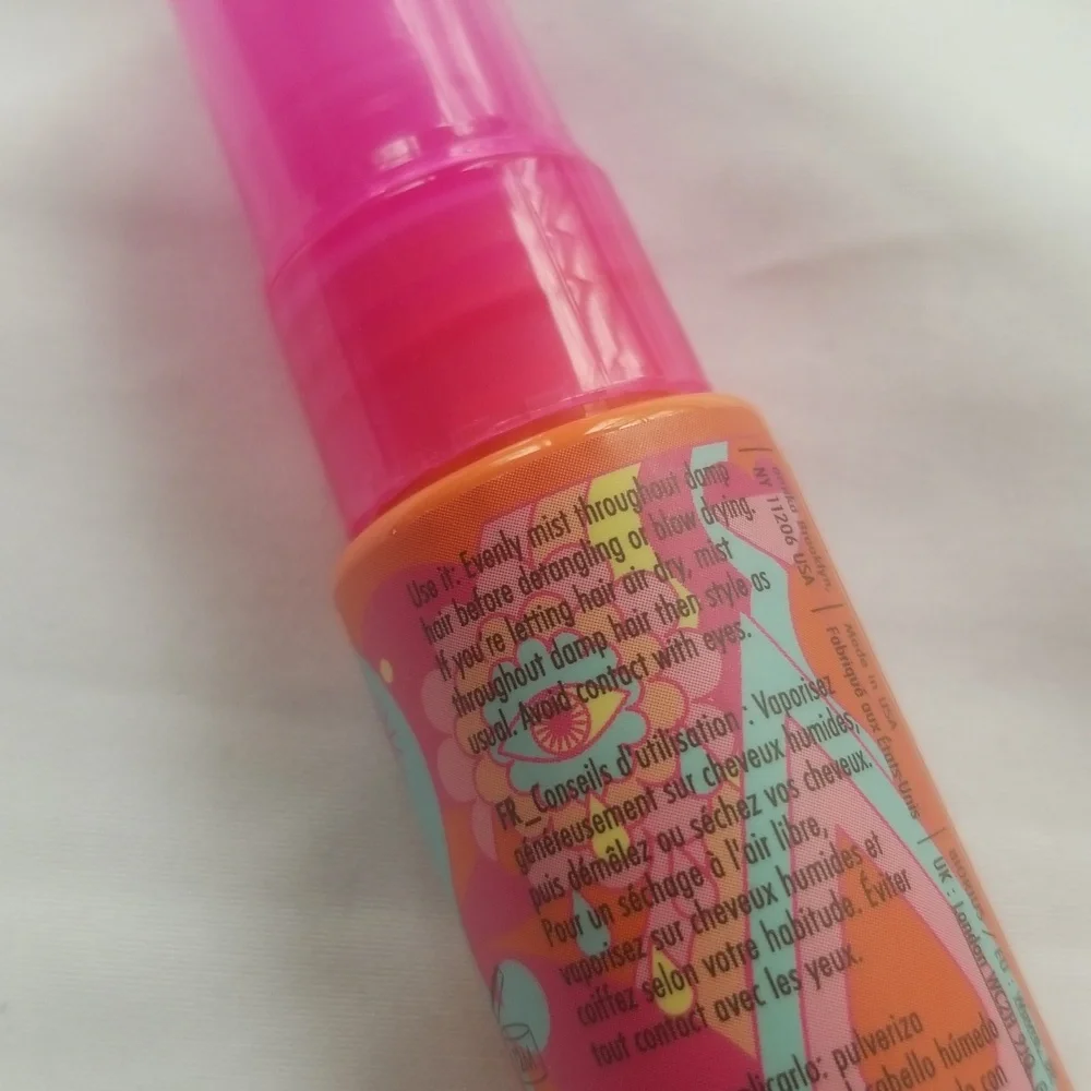 4/25 bundle item. amika the wizard Detangling Primer